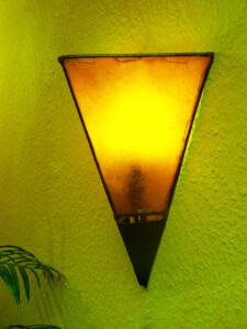 Mediterrane Wandlampe Marwa Orange 35cm aus handgefärbtem Ziegenleder