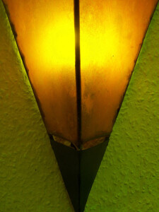 Mediterrane Wandlampe Marwa Orange 35cm aus handgefärbtem Ziegenleder